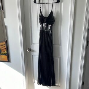 Elegant Black Pleated Maxi Dress